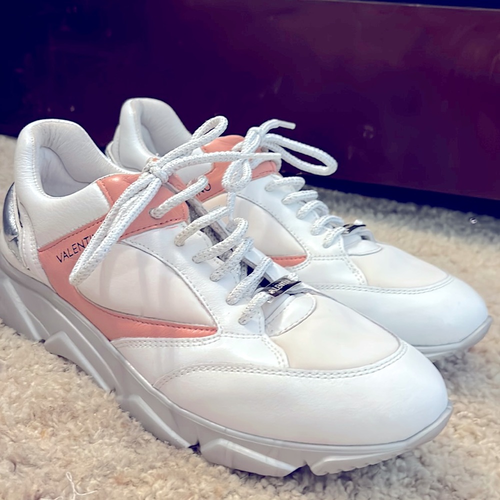 Women’s Mario Valentino sneakers